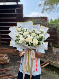 Buket Bunga Mawar Putih Elegan jombang